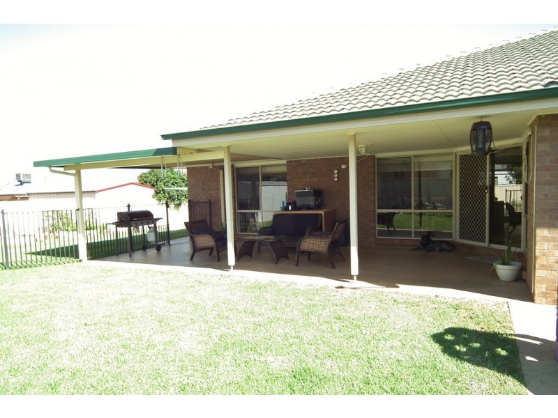 13 Rowley Street, Griffith NSW 2680