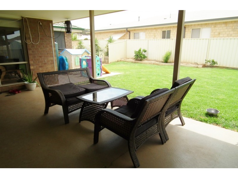 13 Rowley Street, Griffith NSW 2680