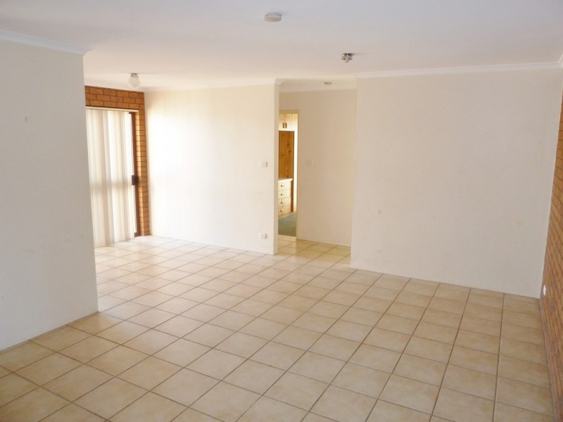 4/348-350 Banna Lane, Griffith NSW 2680