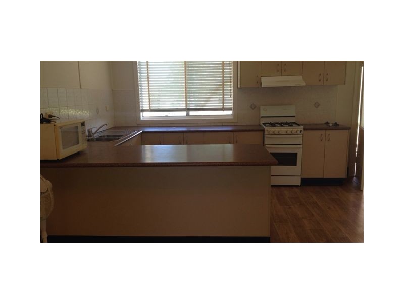 4 Yarran Street, Hanwood NSW 2680