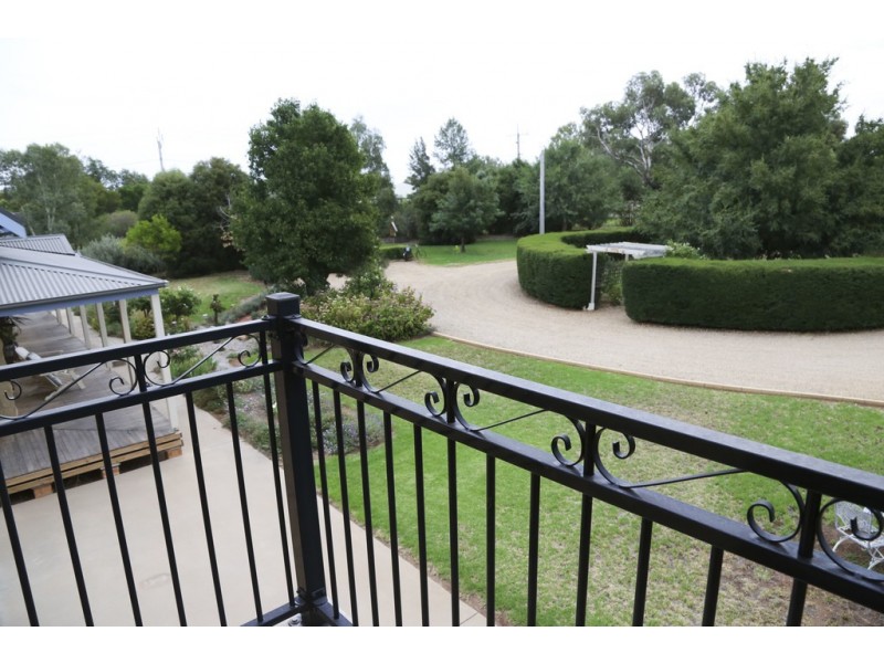 1040 Burley Griffin Way, Bilbul NSW 2680