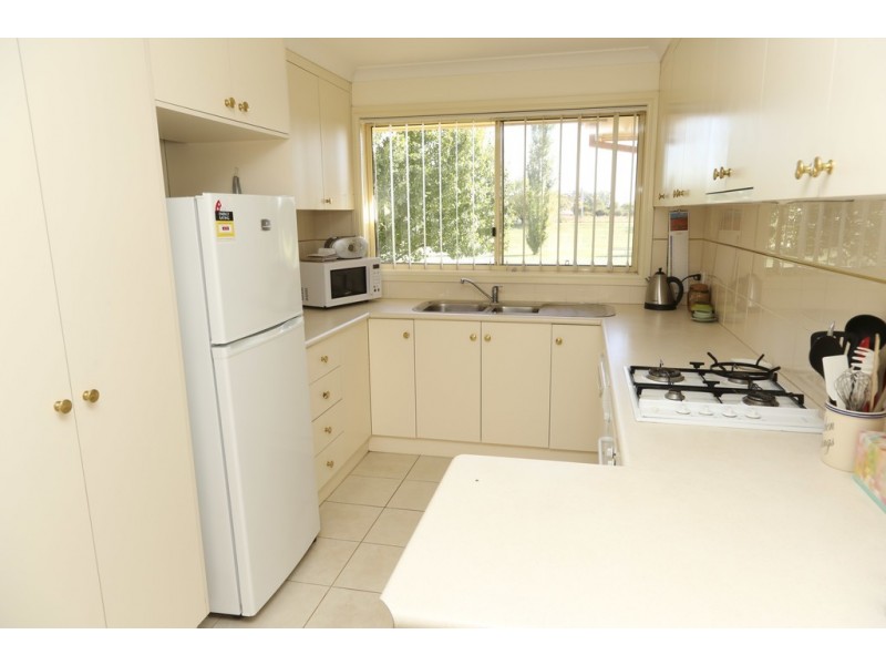 54 Nelson Drive, Griffith NSW 2680