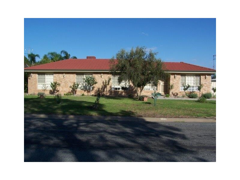 2 Curlew Cres, Coleambally NSW 2707