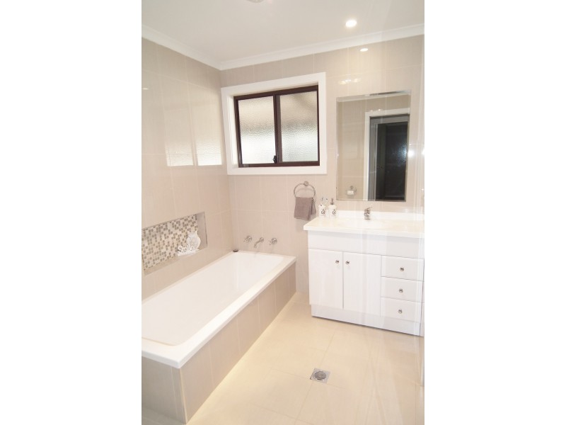 6 Leaver Street, Yenda NSW 2681