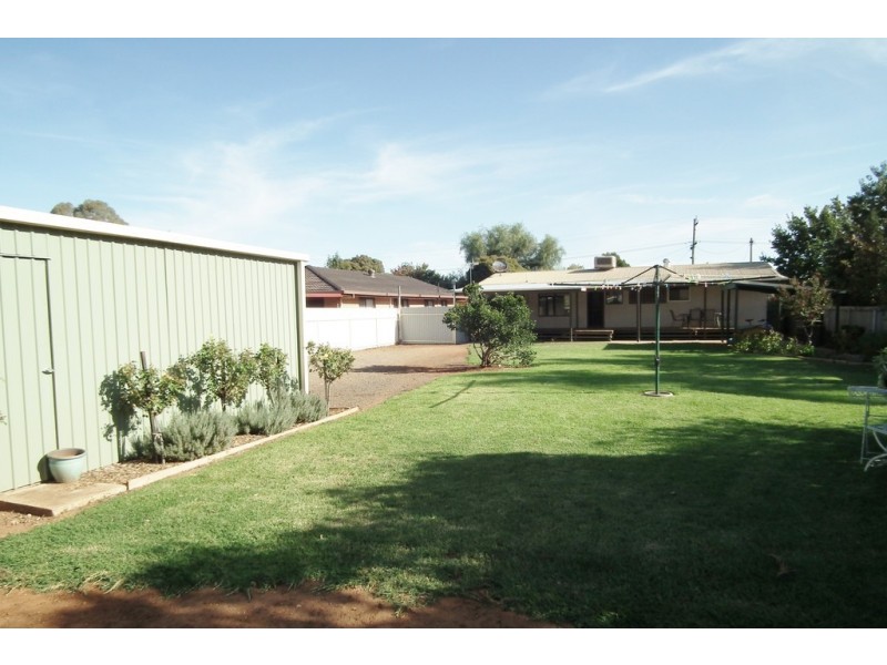 6 Leaver Street, Yenda NSW 2681