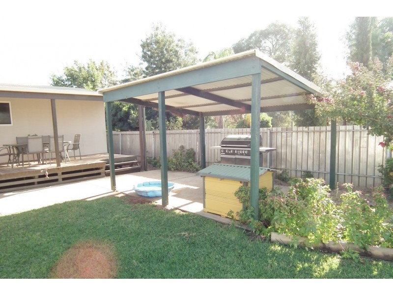 6 Leaver Street, Yenda NSW 2681