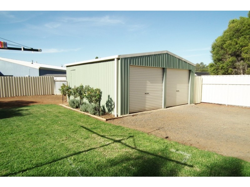 6 Leaver Street, Yenda NSW 2681