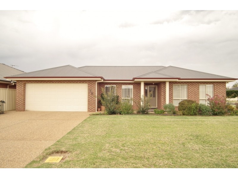 3B Hopbush Drive, Griffith NSW 2680