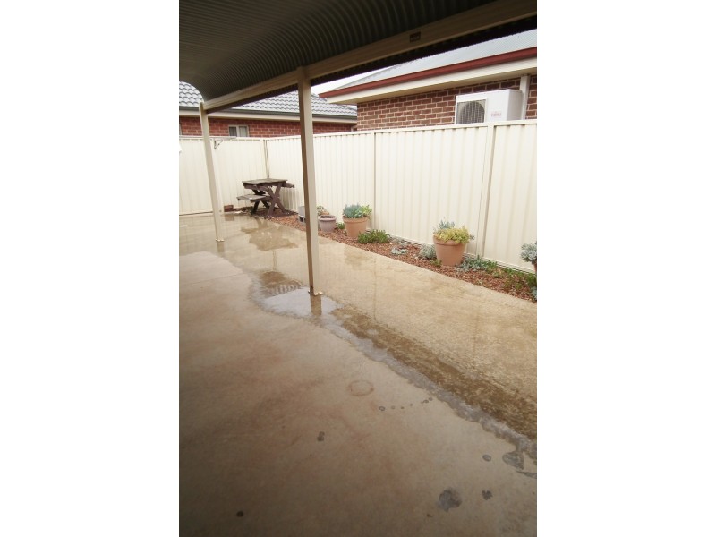 3B Hopbush Drive, Griffith NSW 2680