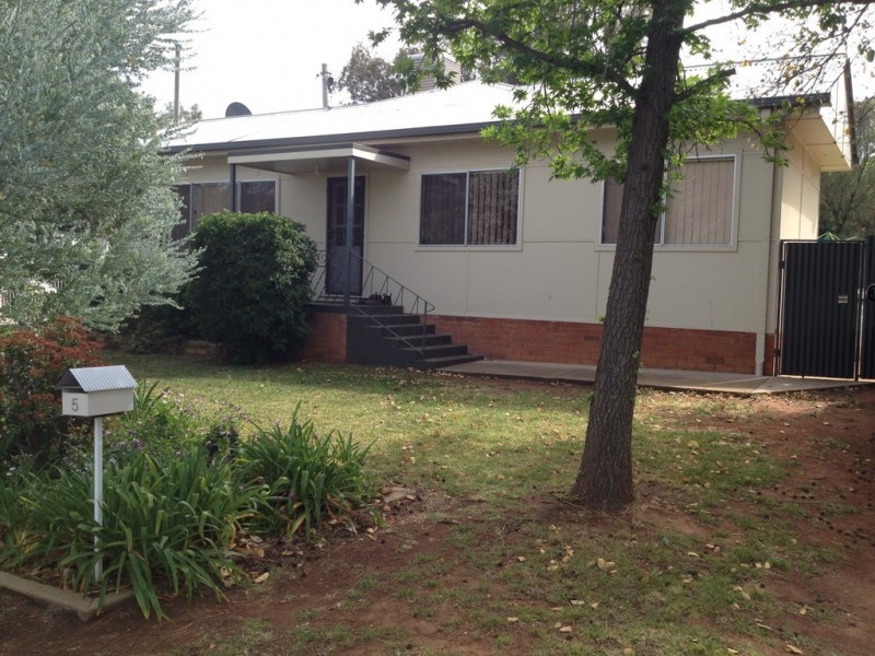 5 Gordon Avenue, Griffith NSW 2680