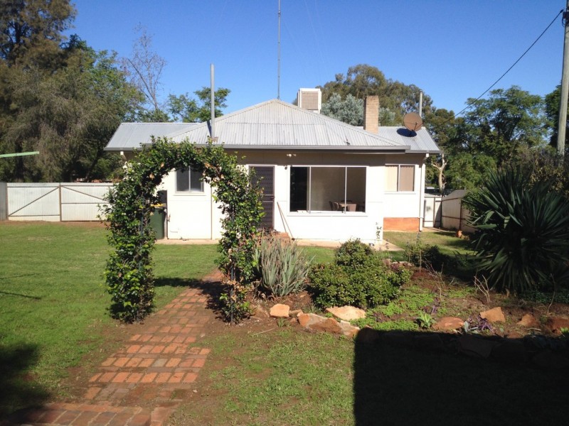 5 Gordon Avenue, Griffith NSW 2680