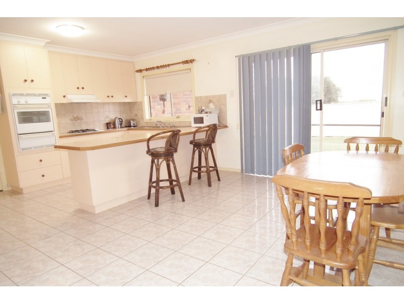 617 Macedone Road, Yoogali NSW 2680