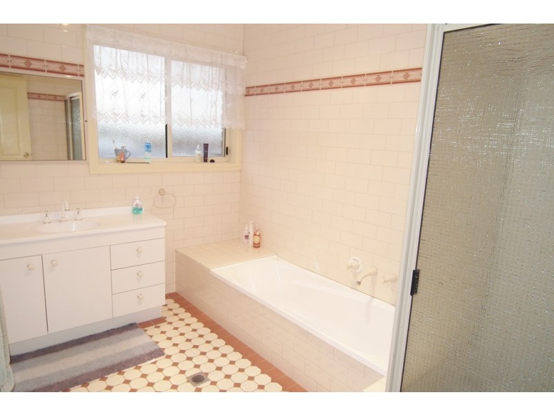 617 Macedone Road, Yoogali NSW 2680