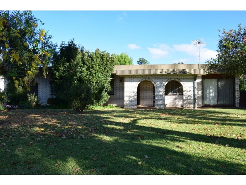 30 McAlister Street, Darlington Point NSW 2706