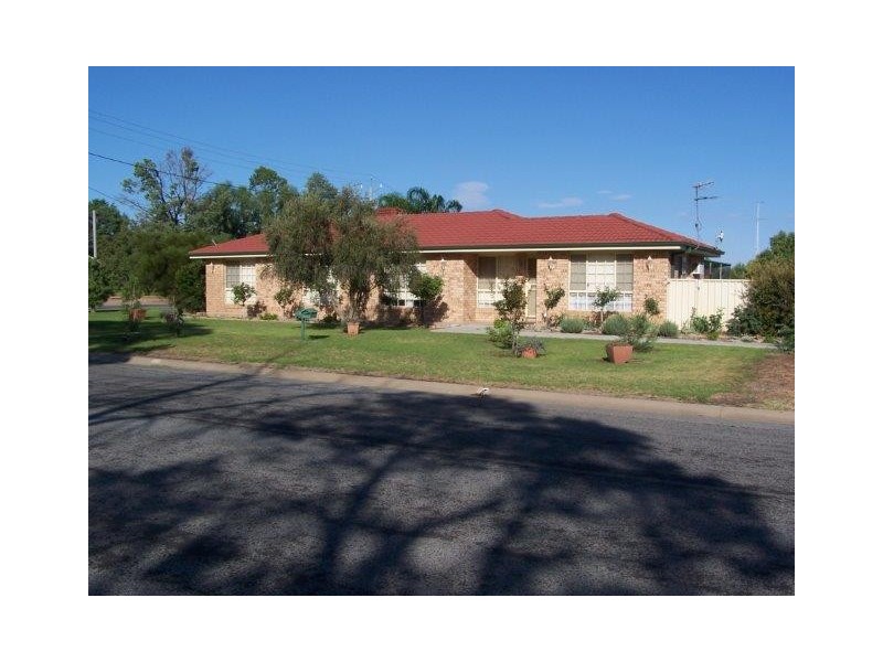 2 Curlew Cres, Coleambally NSW 2707