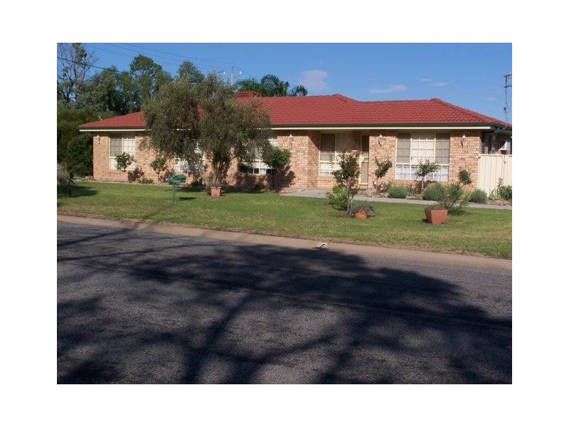 2 Curlew Cres, Coleambally NSW 2707