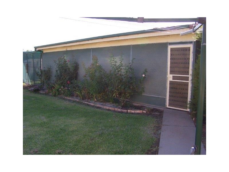 2 Curlew Cres, Coleambally NSW 2707