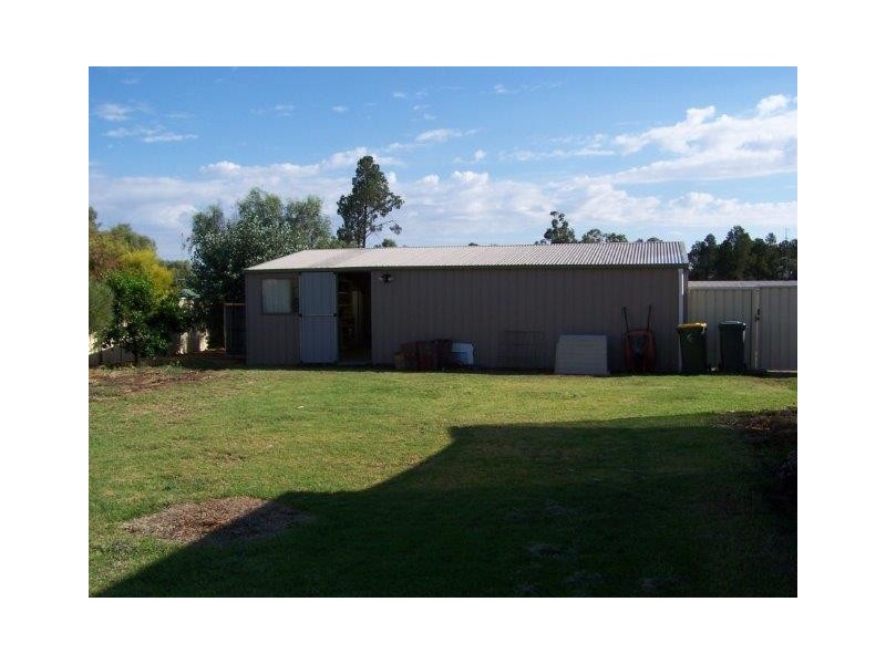 2 Curlew Cres, Coleambally NSW 2707
