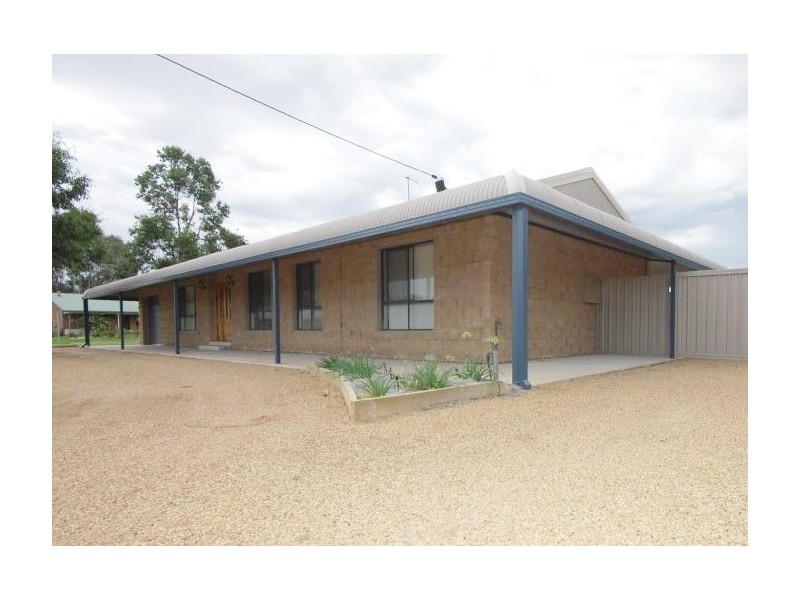 35 Currawong Crescent, Coleambally NSW 2707