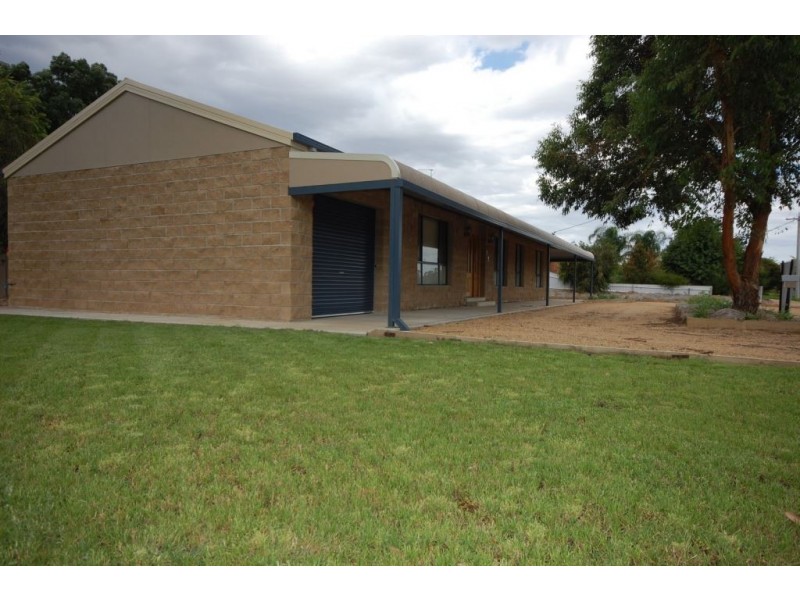 35 Currawong Crescent, Coleambally NSW 2707