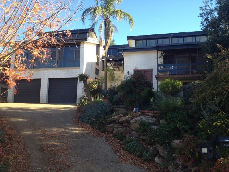 30 Lawford Crescent, Griffith NSW 2680