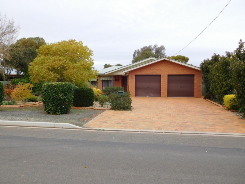 14 McGregor Street, Hillston NSW 2675