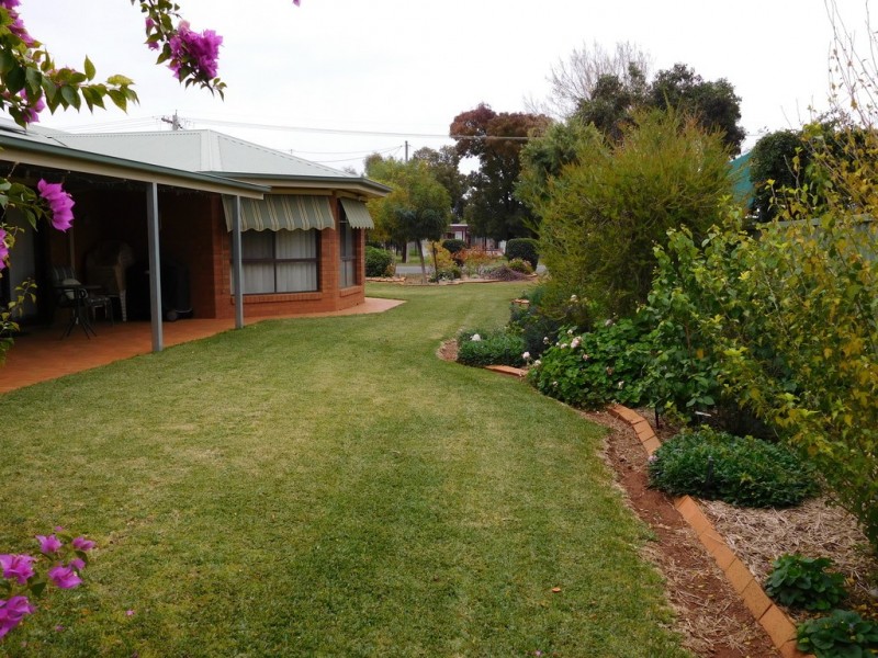 14 McGregor Street, Hillston NSW 2675