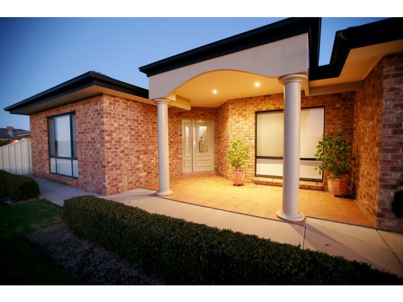 48 Leonard Road, Hanwood NSW 2680