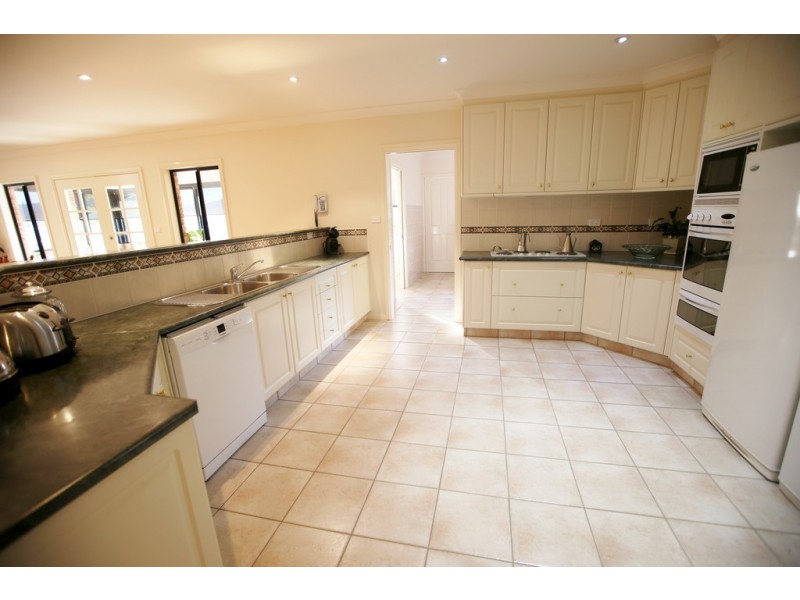 48 Leonard Road, Hanwood NSW 2680