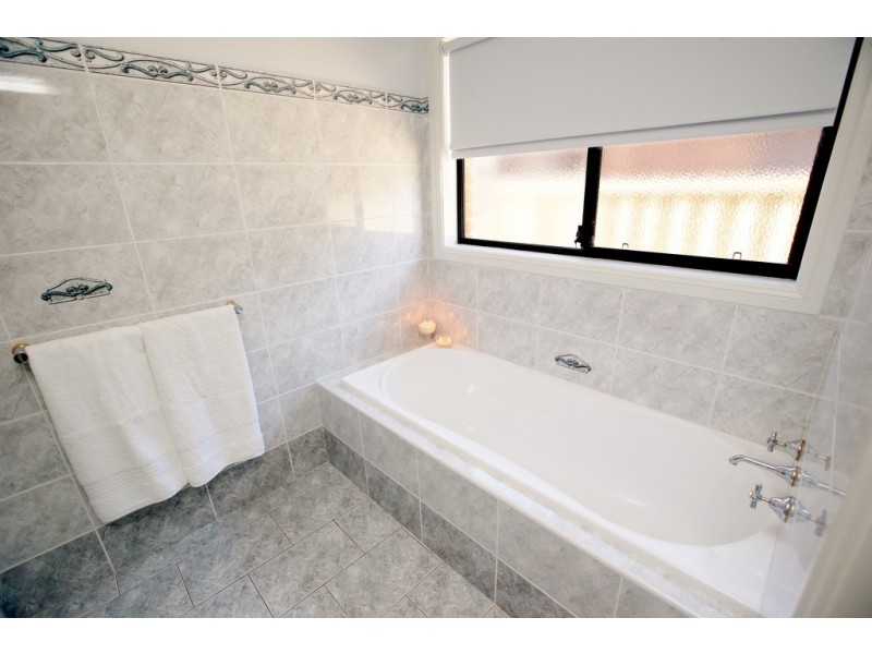 48 Leonard Road, Hanwood NSW 2680