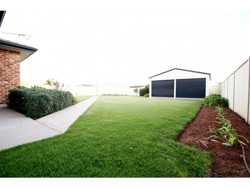 48 Leonard Road, Hanwood NSW 2680