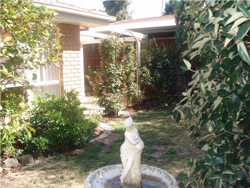 6 Roslyn Way, Whittlesea VIC 3757