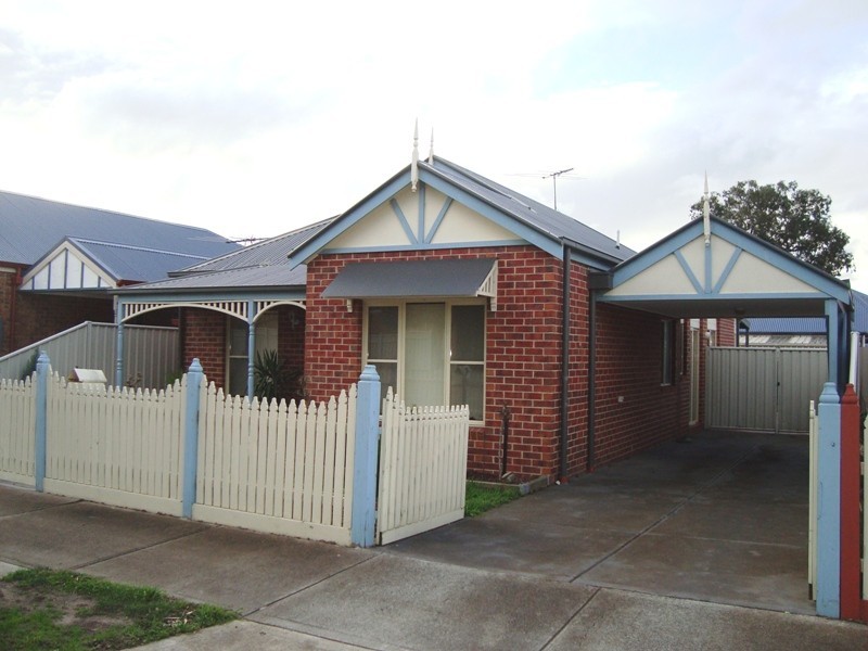 4 Heathwood Close, Craigieburn VIC 3064