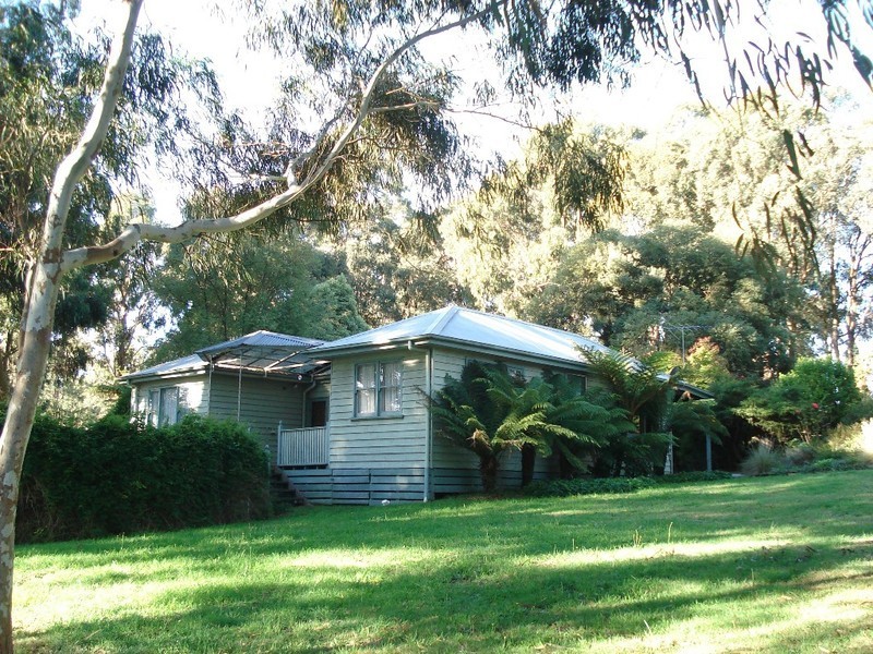 261 Kinglake-Glenburn Road,, Kinglake VIC 3763