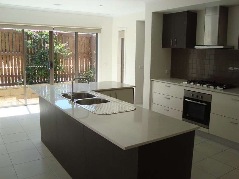 12 Pimpinella Pass, Mernda VIC 3754