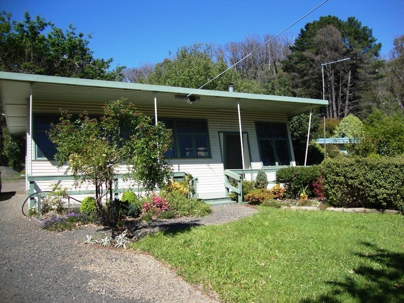 15 Riverside Crescent, Flowerdale VIC 3717