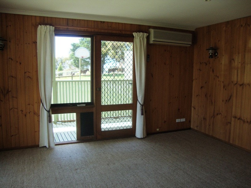 240 Sixth Avenue, Eden Park VIC 3757