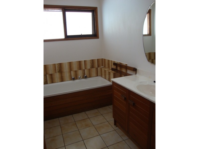 240 Sixth Avenue, Eden Park VIC 3757