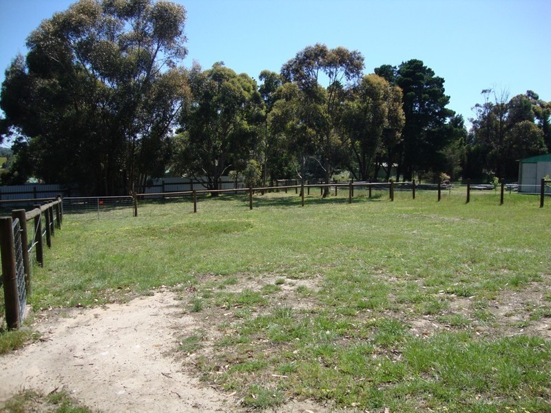 240 Sixth Avenue, Eden Park VIC 3757