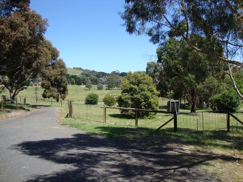 240 Sixth Avenue, Eden Park VIC 3757