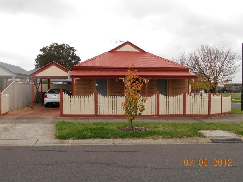 2 Heathwood Close, Craigieburn VIC 3064