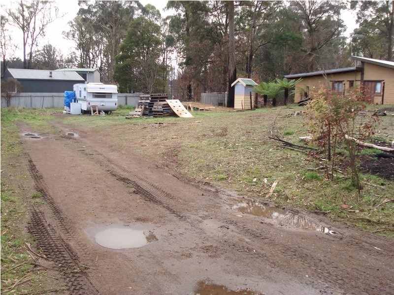 13 Robertsons Road, Kinglake VIC 3763