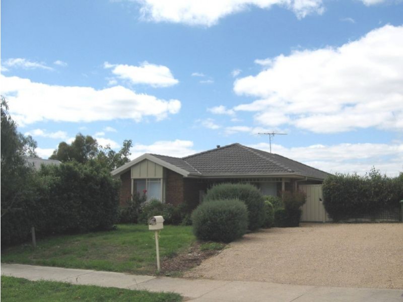 26 Oakbank Boulevard, Whittlesea VIC 3757