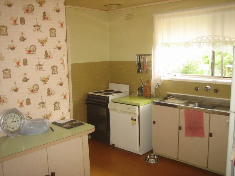 18 Paddock Street,, Whittlesea VIC 3757