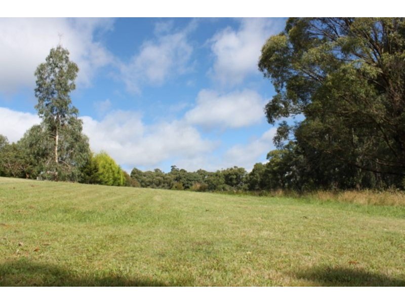 72 Edward Staff Drive, Kinglake VIC 3763