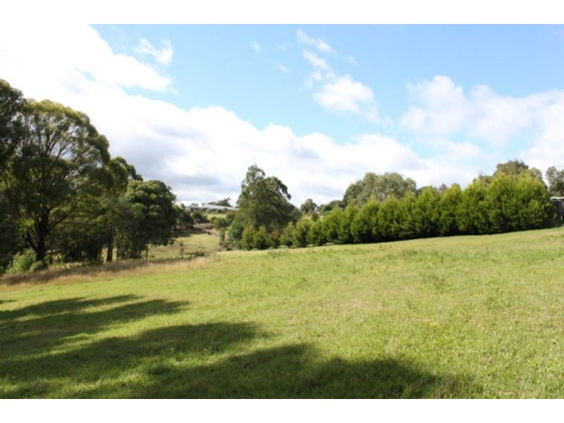 72 Edward Staff Drive, Kinglake VIC 3763