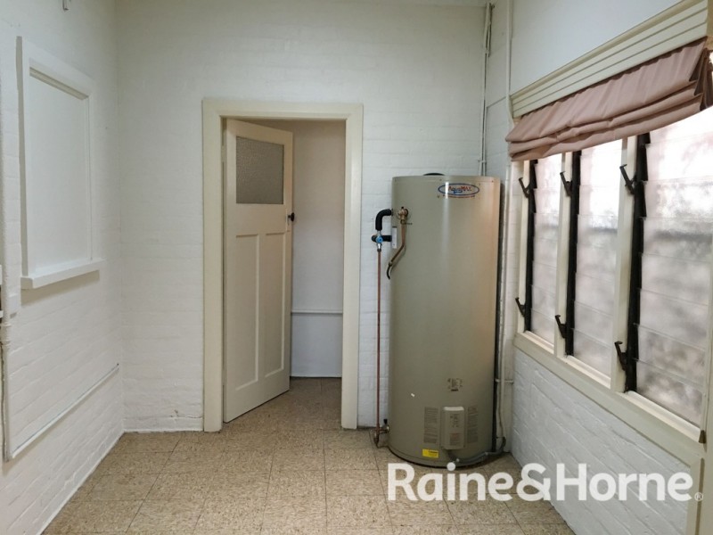 90 Warrendine Street, Orange NSW 2800