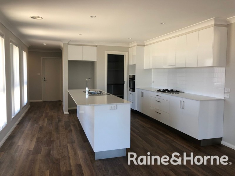 6 Whitney Place, Orange NSW 2800