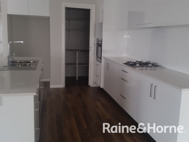 6 Whitney Place, Orange NSW 2800