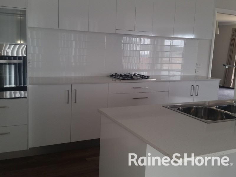 6 Whitney Place, Orange NSW 2800